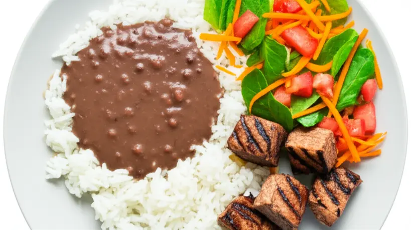Prato de merenda escolar com alimentos saudáveis e variados em Sorocaba